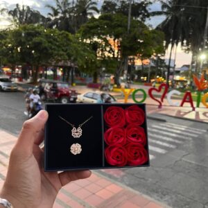 Combo Trebol Corazon + Caja Rosas